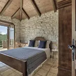 3 Sorelle Private Stone Villa *