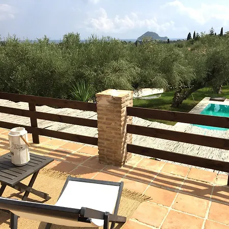 3 Sorelle Private Stone Villa Lithakiá