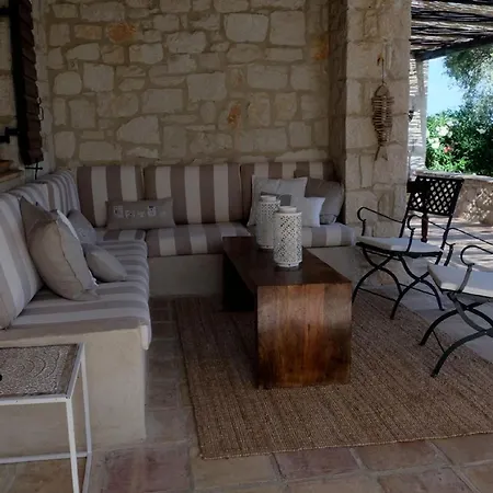 3 Sorelle Private Stone Lithakia