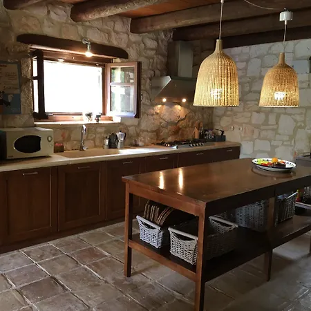 3 Sorelle Private Stone