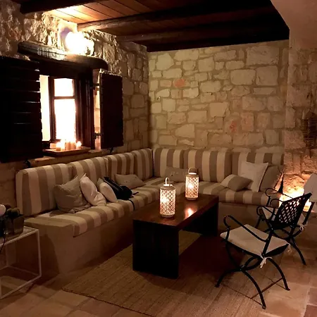 3 Sorelle Private Stone