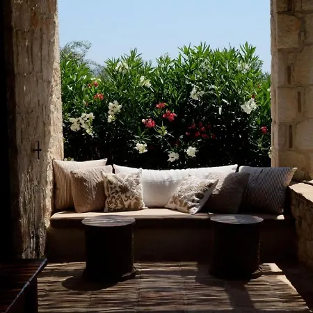 3 Sorelle Private Stone Lithakia