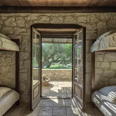 3 Sorelle Private Stone *