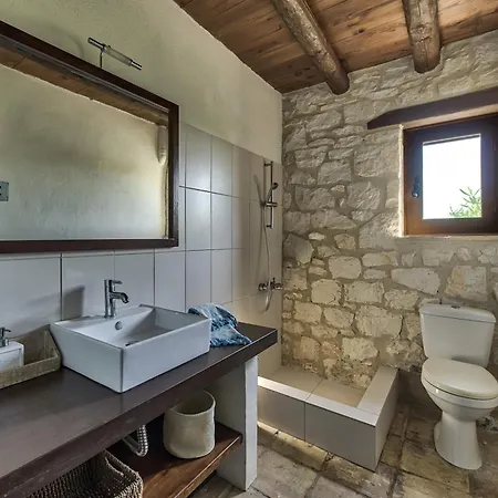 וילה 3 Sorelle Private Stone *