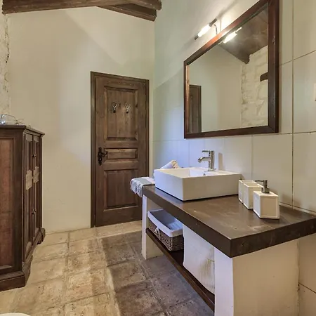 3 Sorelle Private Stone Vila