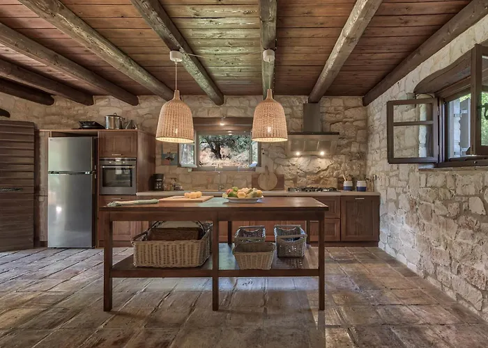 3 Sorelle Private Stone *