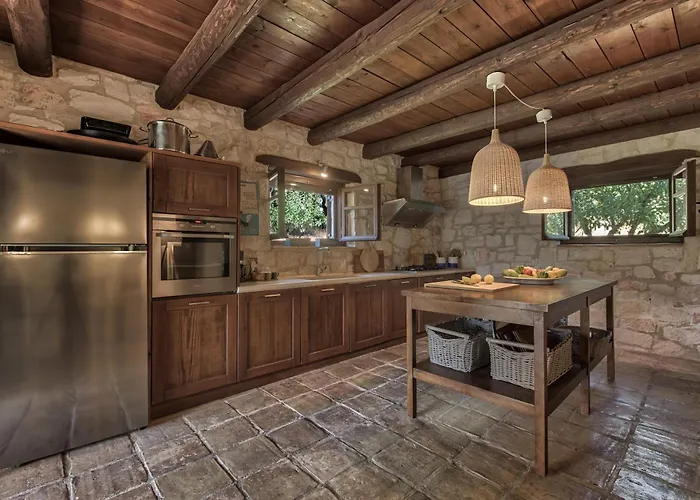 3 Sorelle Private Stone