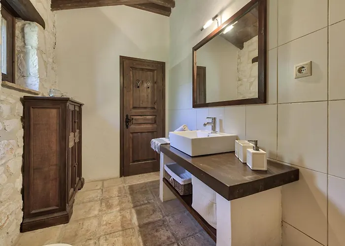 3 Sorelle Private Stone וילה