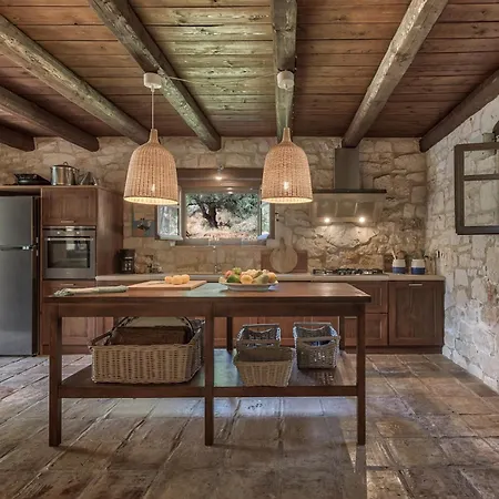 3 Sorelle Private Stone *