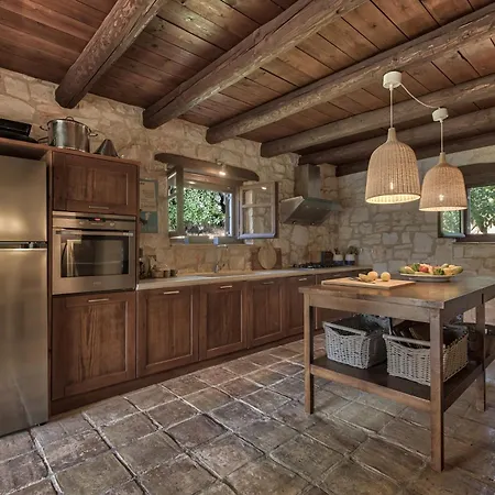 3 Sorelle Private Stone