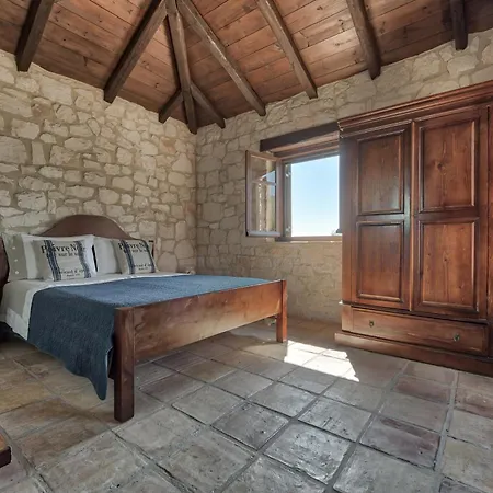 3 Sorelle Private Stone